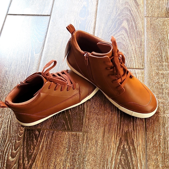 Wonder Nation Brown High Top Shoe - Picture 4 of 7